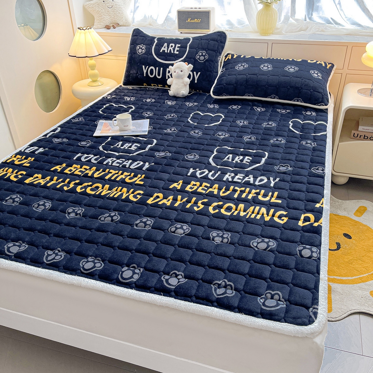 91家纺网 家纺一手货源 找家纺 眠势力 2025新款牛奶绒床垫加绒床褥子秋冬保暖珊瑚绒夹棉床护垫 潮小熊