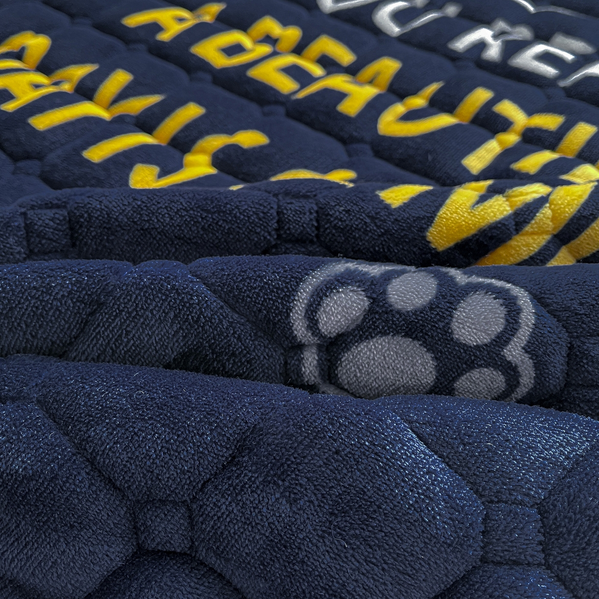 91家纺网 家纺一手货源 找家纺 眠势力 2025新款牛奶绒床垫加绒床褥子秋冬保暖珊瑚绒夹棉床护垫 潮小熊