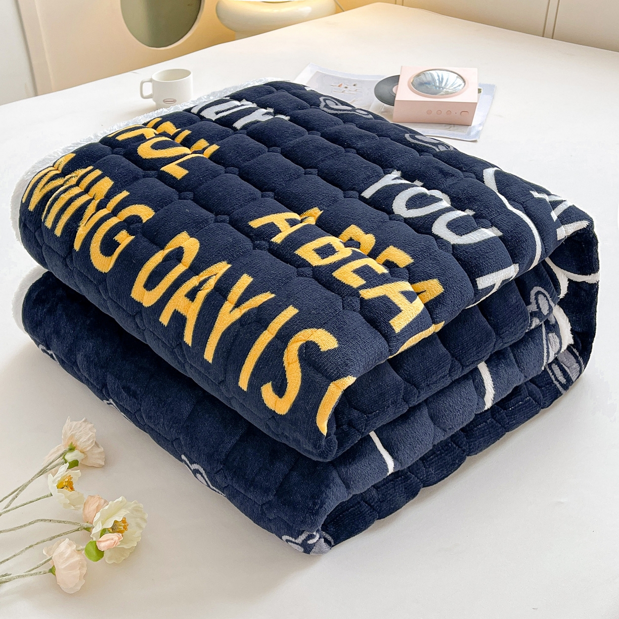 91家纺网 家纺一手货源 找家纺 眠势力 2025新款牛奶绒床垫加绒床褥子秋冬保暖珊瑚绒夹棉床护垫 潮小熊