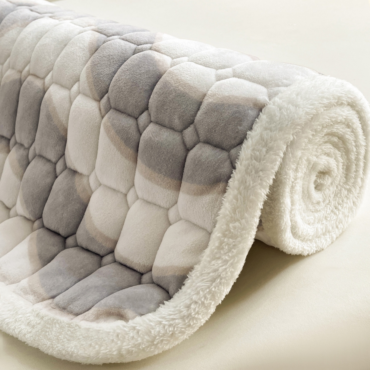 91家纺网 家纺一手货源 找家纺 眠势力 2025新款牛奶绒床垫加绒床褥子秋冬保暖珊瑚绒夹棉床护垫 乘风破浪