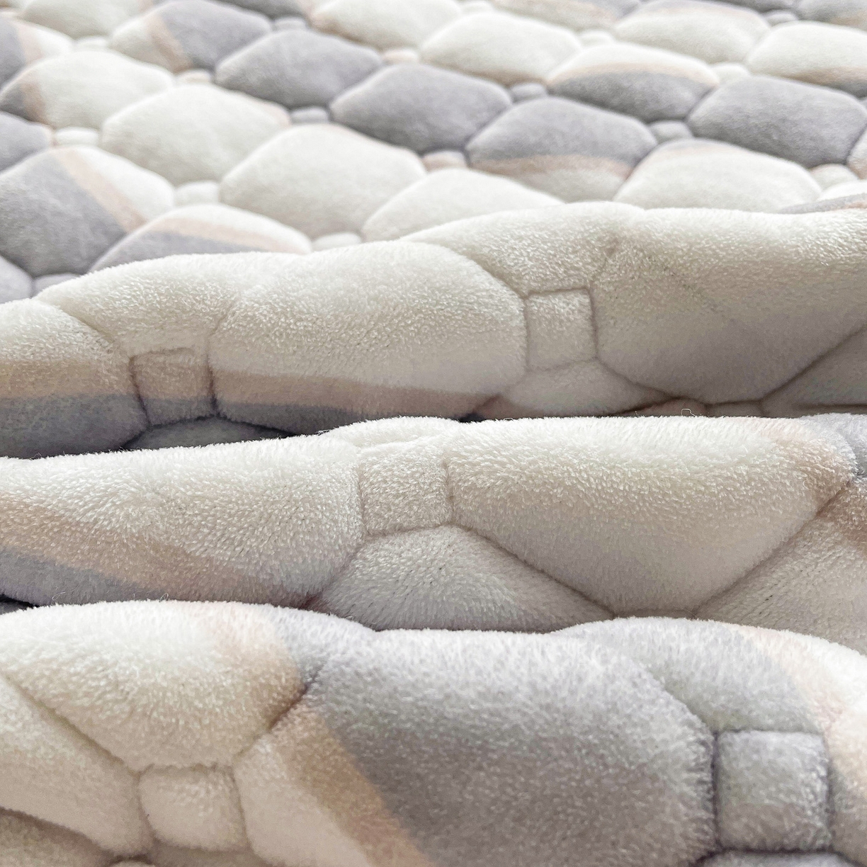 91家纺网 家纺一手货源 找家纺 眠势力 2025新款牛奶绒床垫加绒床褥子秋冬保暖珊瑚绒夹棉床护垫 乘风破浪