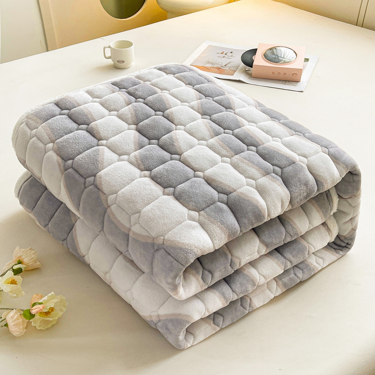 91家纺网 家纺一手货源 找家纺 眠势力 2025新款牛奶绒床垫加绒床褥子秋冬保暖珊瑚绒夹棉床护垫 乘风破浪