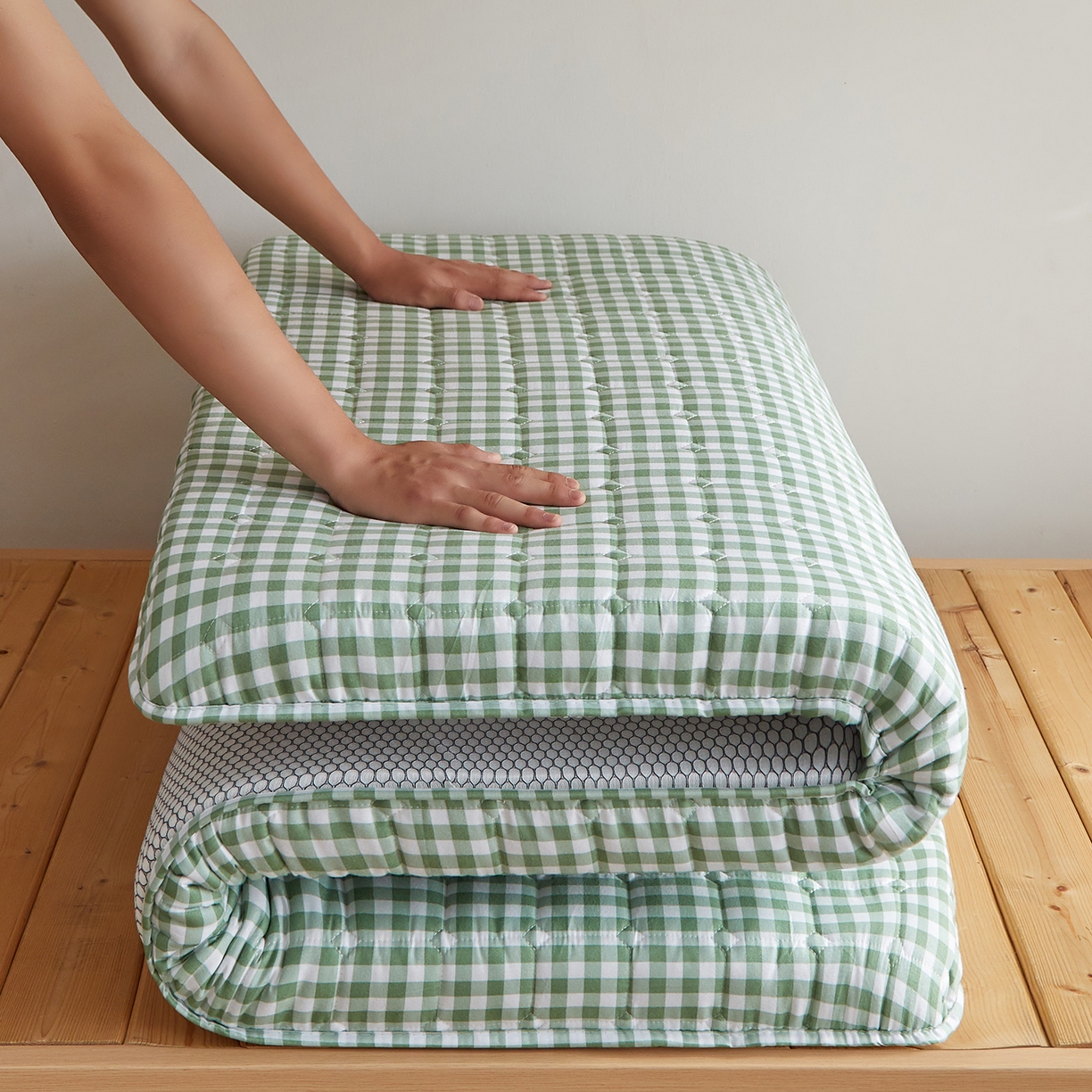 91家纺网 家纺一手货源 找家纺 缦吉 2025新款密格新疆棉花抗压棉学生款床垫 绿小格