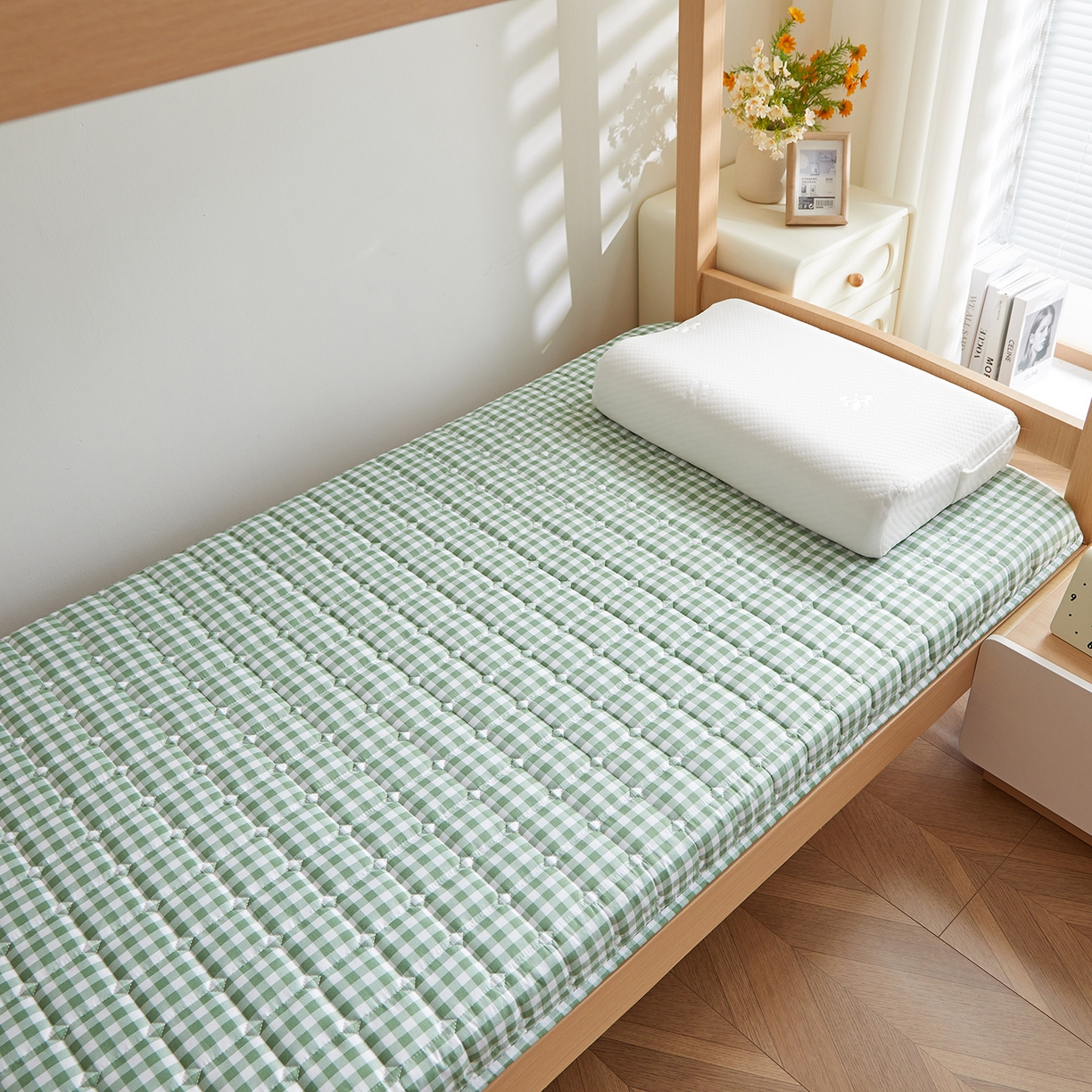 91家纺网 家纺一手货源 找家纺 缦吉 2025新款密格新疆棉花抗压棉学生款床垫 绿小格