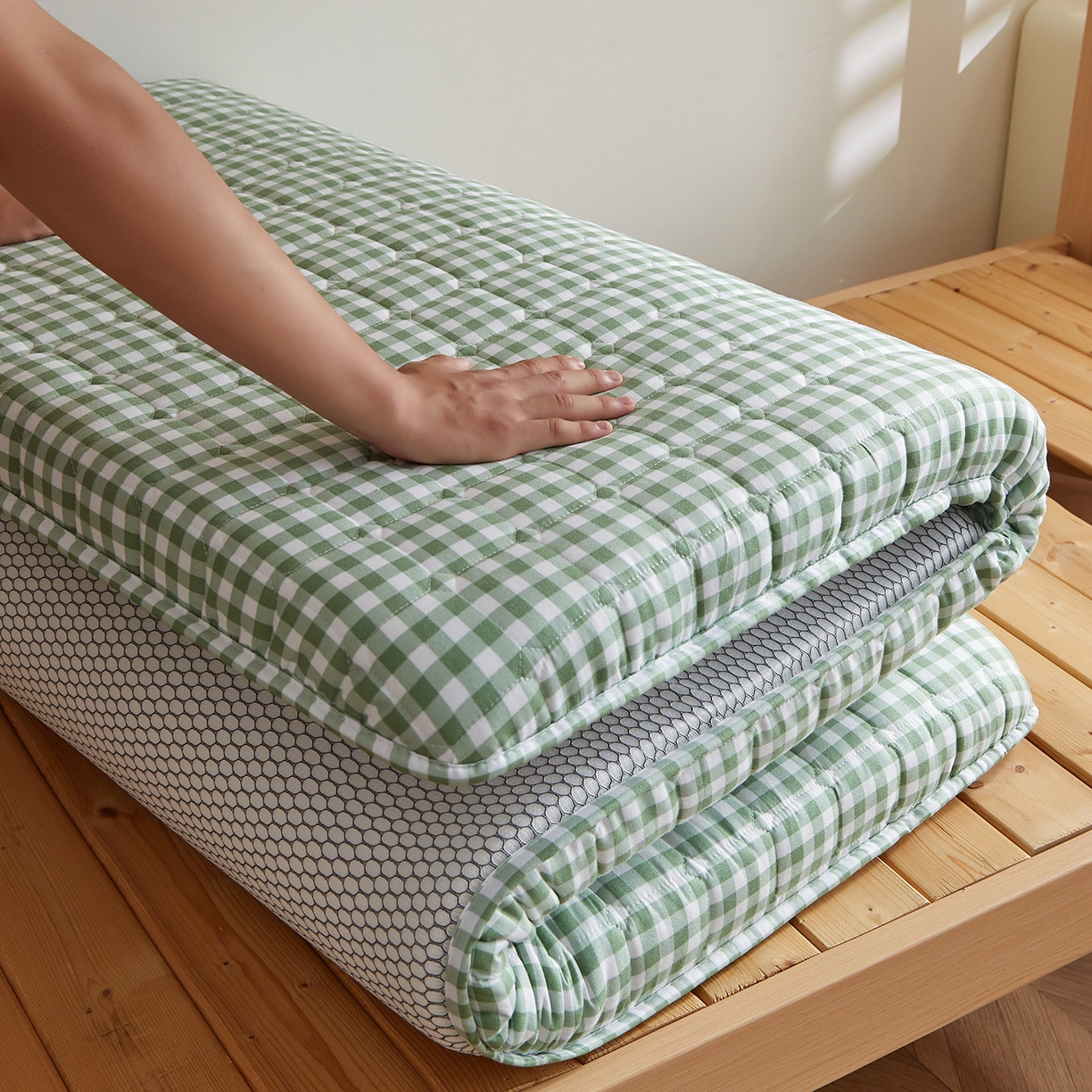 91家纺网 家纺一手货源 找家纺 缦吉 2025新款密格新疆棉花抗压棉学生款床垫 绿小格