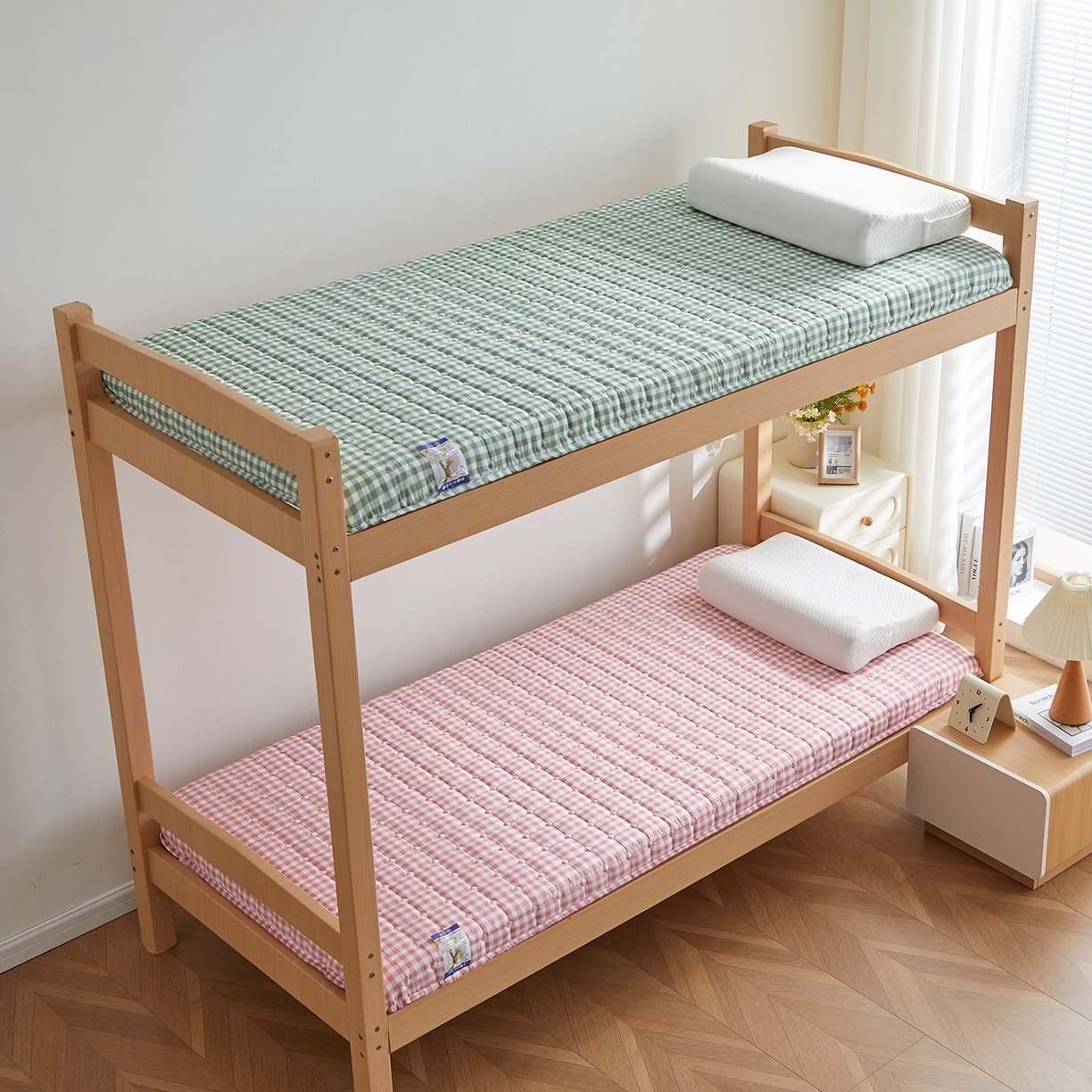 91家纺网 家纺一手货源 找家纺 缦吉 2025新款密格新疆棉花抗压棉学生款床垫 粉小格