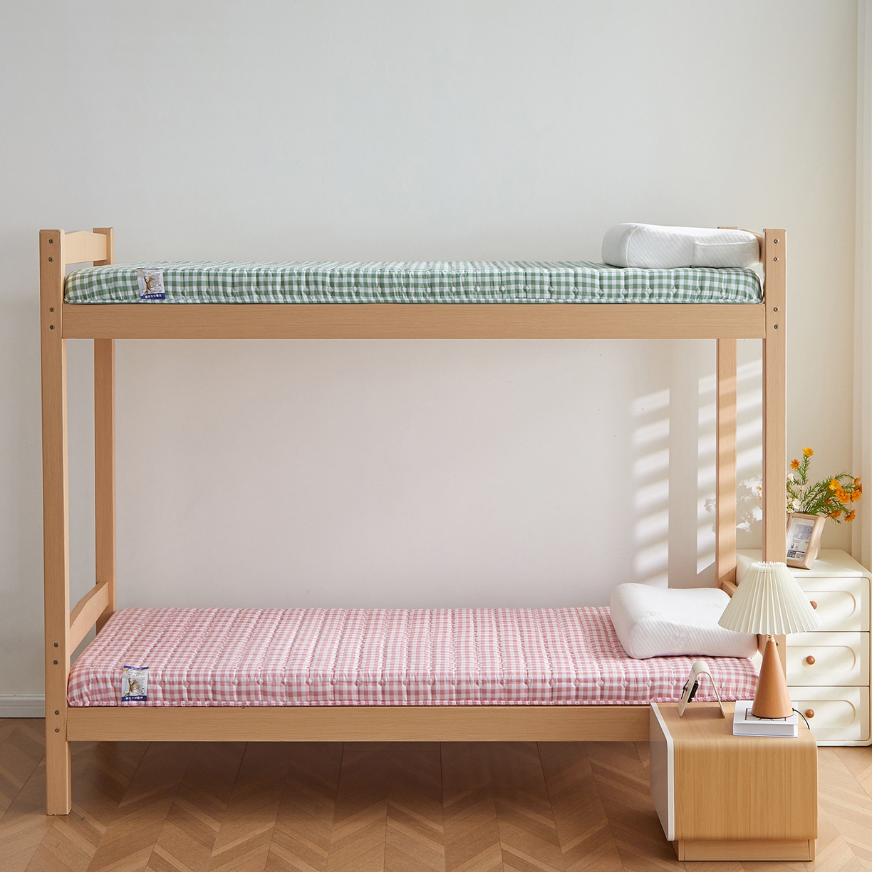 91家纺网 家纺一手货源 找家纺 缦吉 2025新款密格新疆棉花抗压棉学生款床垫 粉小格