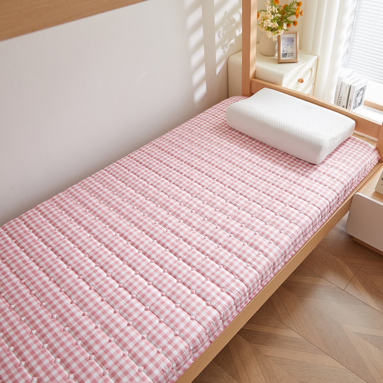 91家纺网 家纺一手货源 找家纺 缦吉 2025新款密格新疆棉花抗压棉学生款床垫 粉小格