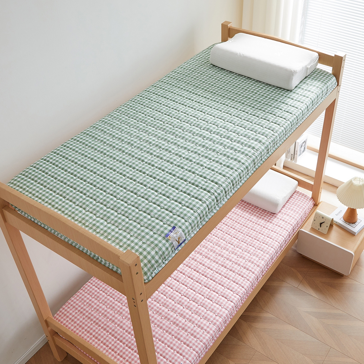 91家纺网 家纺一手货源 找家纺 缦吉 2025新款密格新疆棉花抗压棉学生款床垫 粉小格