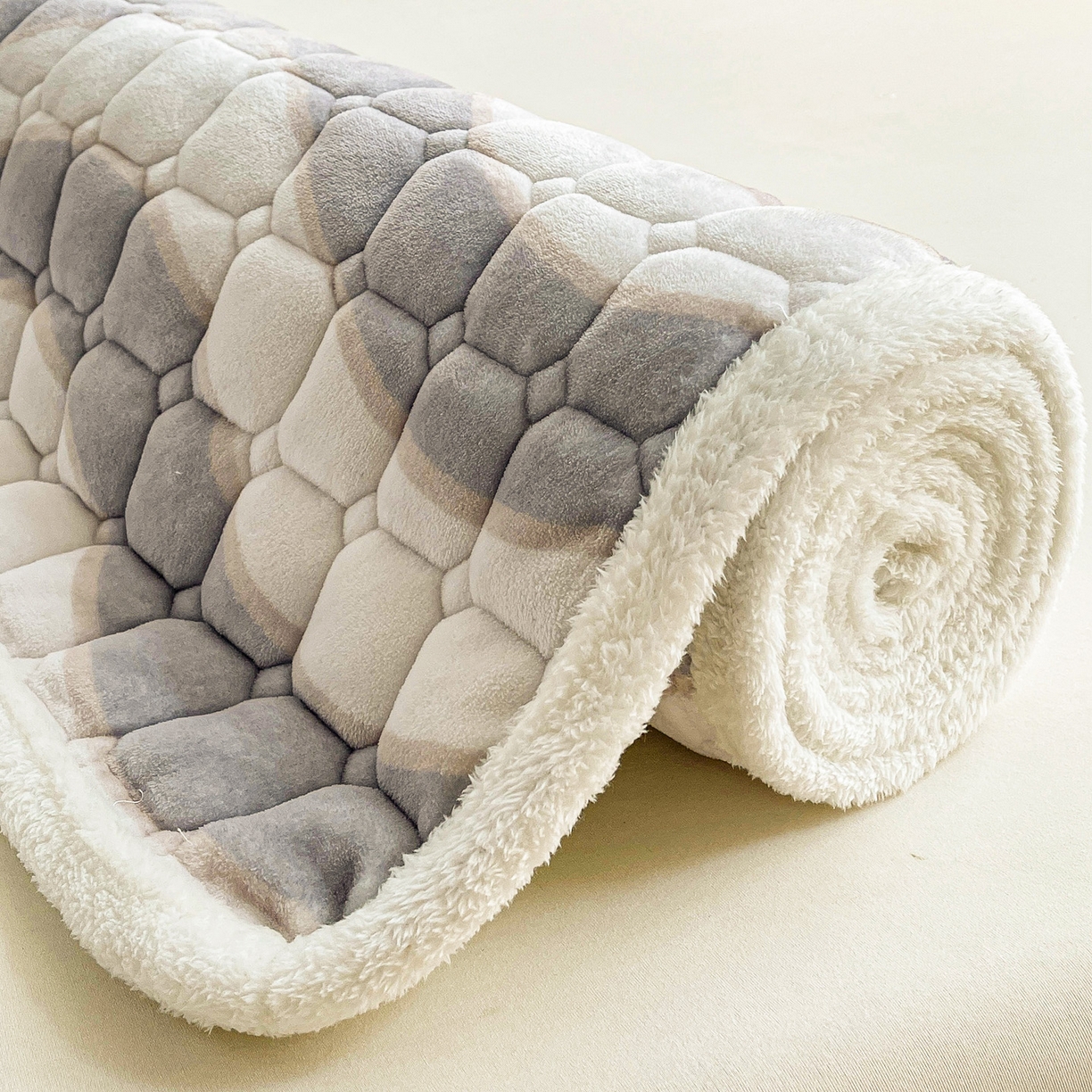 91家纺网 家纺一手货源 找家纺 眠势力 2025新款牛奶绒床垫加绒床褥子秋冬保暖珊瑚绒夹棉床护垫 乘风破浪