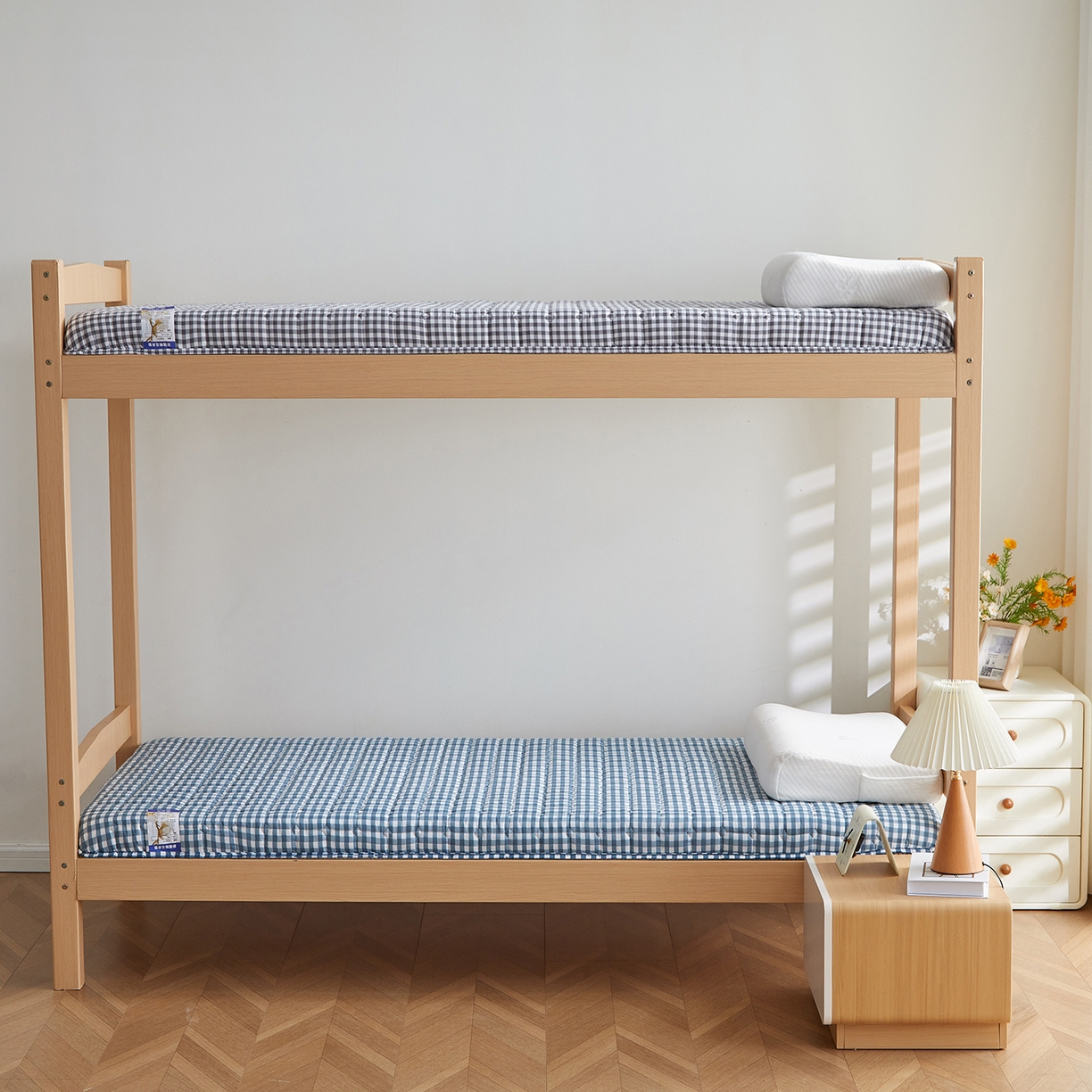 91家纺网 家纺一手货源 找家纺 缦吉 2025新款密格新疆棉花抗压棉学生款床垫 蓝小格