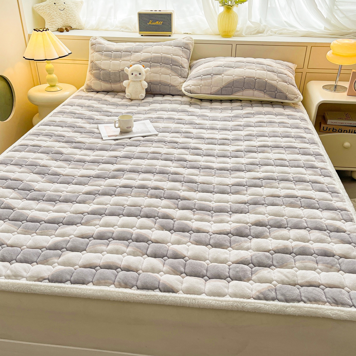 91家纺网 家纺一手货源 找家纺 眠势力 2025新款牛奶绒床垫加绒床褥子秋冬保暖珊瑚绒夹棉床护垫 乘风破浪