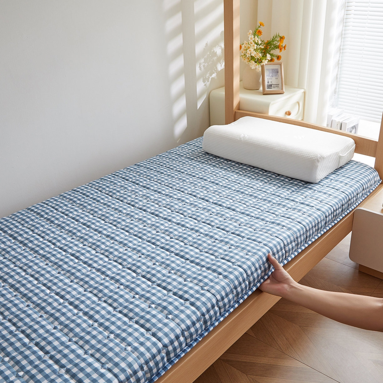 91家纺网 家纺一手货源 找家纺 缦吉 2025新款密格新疆棉花抗压棉学生款床垫 蓝小格