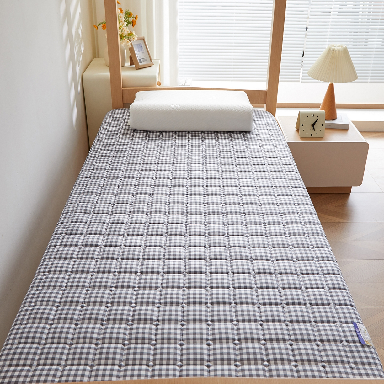 91家纺网 家纺一手货源 找家纺 缦吉 2025新款密格新疆棉花抗压棉学生款床垫 黑小格