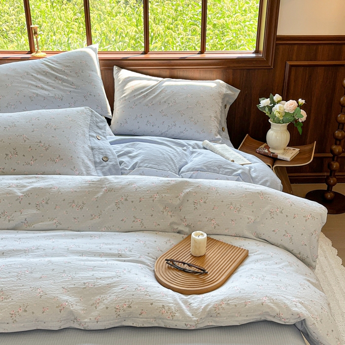 91家纺网 家纺一手货源 找家纺 爱彼家纺 2025新款亲肤舒适原麻亚麻水洗棉四件套-纽扣款 蓝雾漫枝