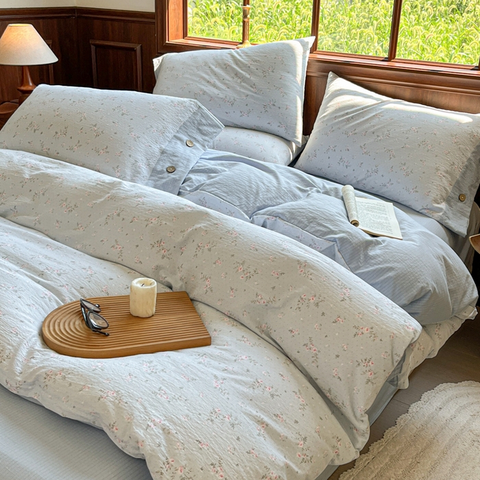 91家纺网 家纺一手货源 找家纺 爱彼家纺 2025新款亲肤舒适原麻亚麻水洗棉四件套-纽扣款 蓝雾漫枝