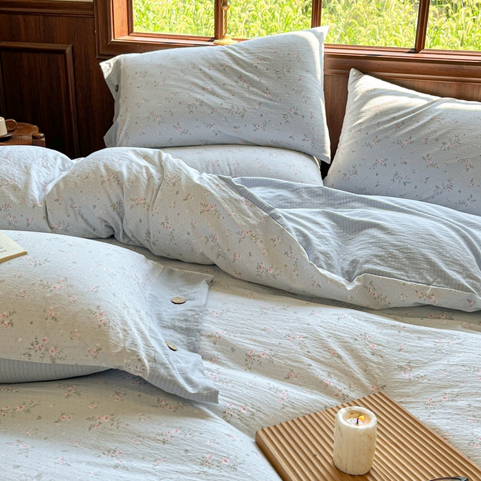 91家纺网 家纺一手货源 找家纺 爱彼家纺 2025新款亲肤舒适原麻亚麻水洗棉四件套-纽扣款 蓝雾漫枝