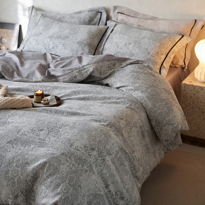 91家纺网 家纺一手货源 找家纺 宜代光年 2025新款水洗三层纱色织大提花四件套（织带枕套） 神秘塔罗 灰