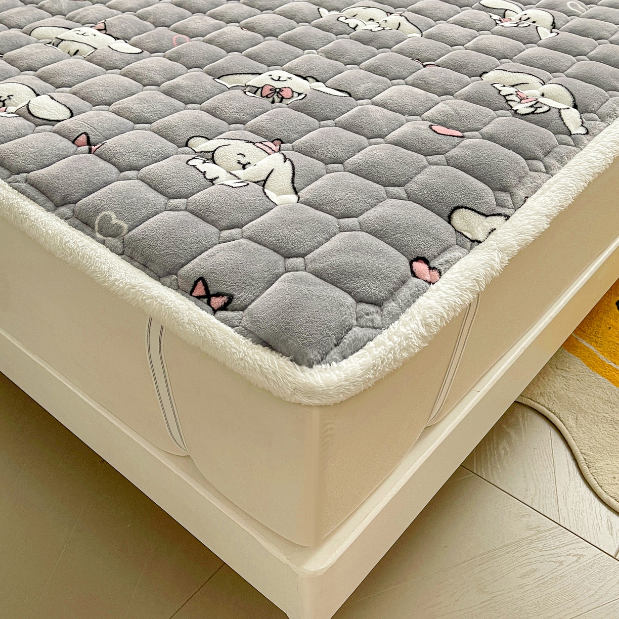 91家纺网 家纺一手货源 找家纺 眠势力 2025新款牛奶绒床垫加绒床褥子秋冬保暖珊瑚绒夹棉床护垫 大耳朵