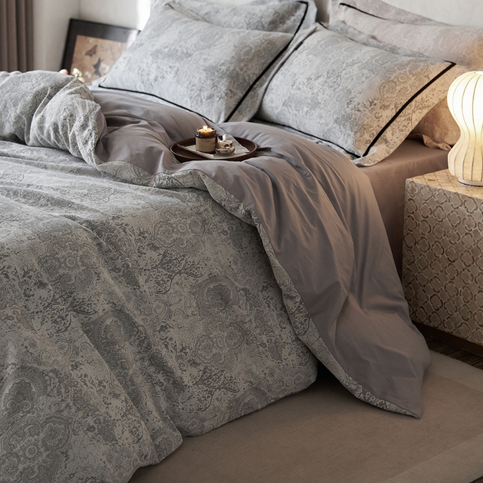 91家纺网 家纺一手货源 找家纺 宜代光年 2025新款水洗三层纱色织大提花四件套（织带枕套） 神秘塔罗 灰