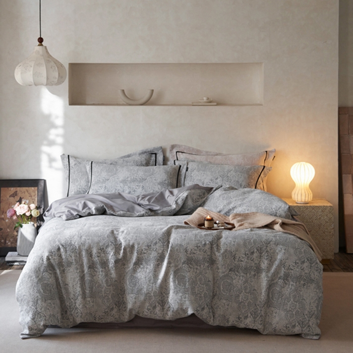 91家纺网 家纺一手货源 找家纺 宜代光年 2025新款水洗三层纱色织大提花四件套（织带枕套） 神秘塔罗 灰