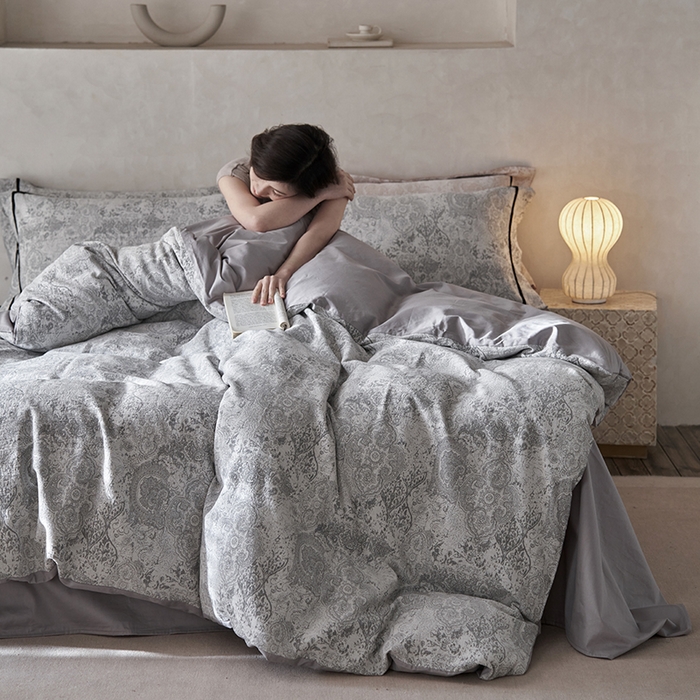 91家纺网 家纺一手货源 找家纺 宜代光年 2025新款水洗三层纱色织大提花四件套（织带枕套） 神秘塔罗 灰