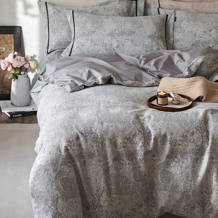 91家纺网 家纺一手货源 找家纺 宜代光年 2025新款水洗三层纱色织大提花四件套（织带枕套） 神秘塔罗 灰