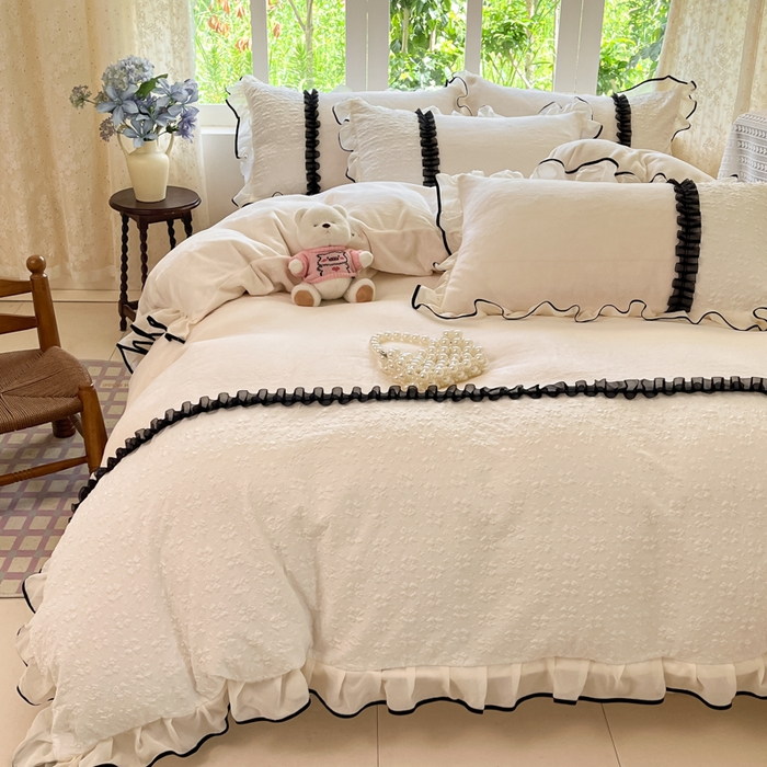 91家纺网 家纺一手货源 找家纺 艺玲家纺 2025新款牛奶绒韩版蕾丝四件套-花香梦境绒 花香梦境绒-白色