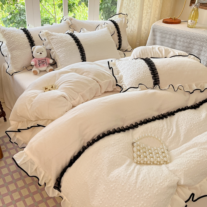 91家纺网 家纺一手货源 找家纺 艺玲家纺 2025新款牛奶绒韩版蕾丝四件套-花香梦境绒 花香梦境绒-白色