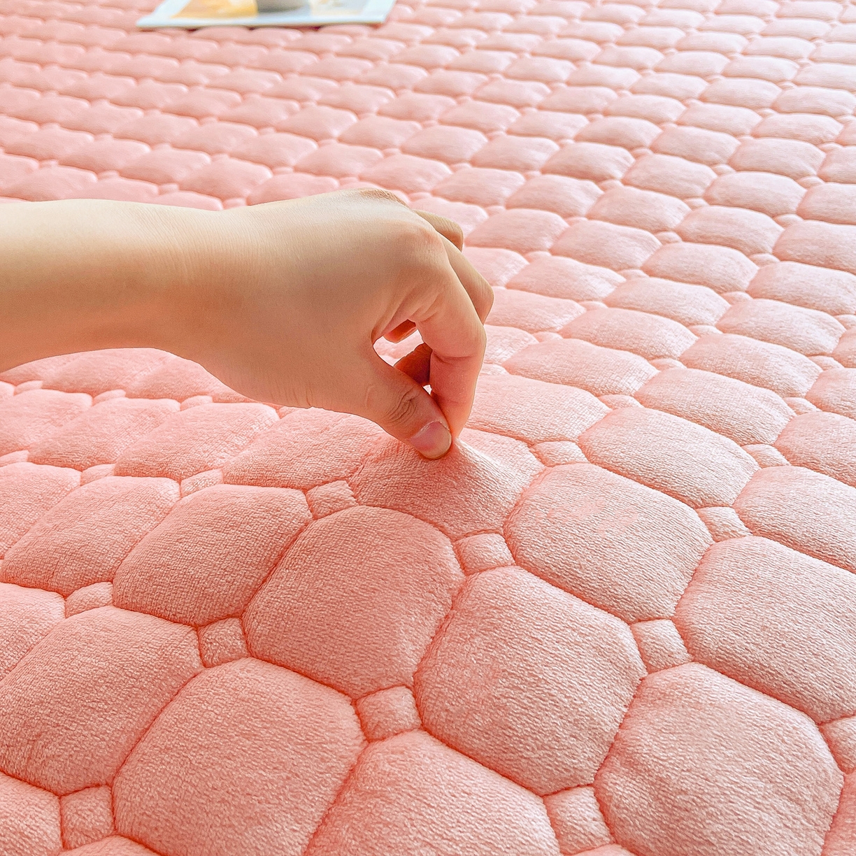 91家纺网 家纺一手货源 找家纺 眠势力 2025新款牛奶绒床垫加绒床褥子秋冬保暖珊瑚绒夹棉床护垫 粉玉