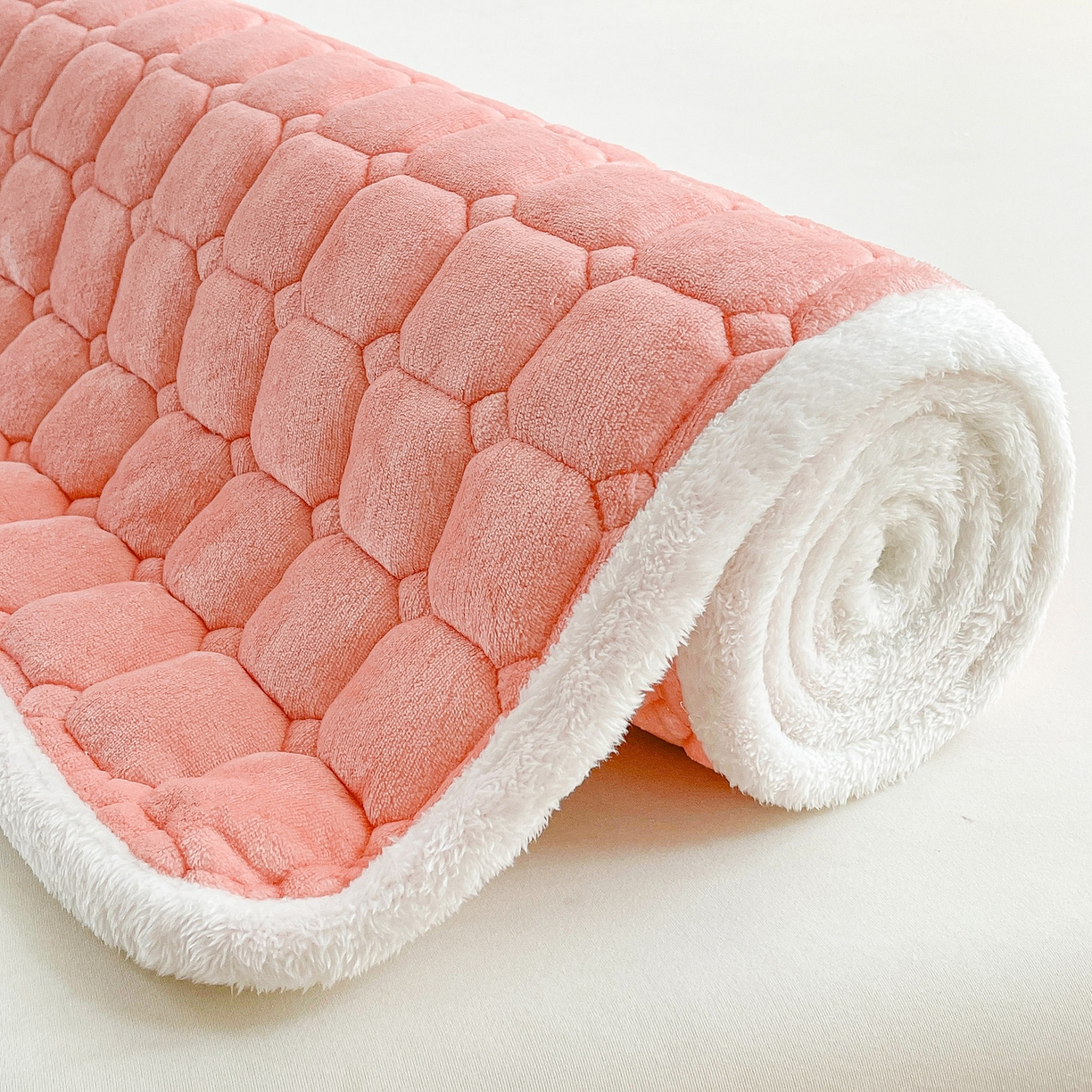 91家纺网 家纺一手货源 找家纺 眠势力 2025新款牛奶绒床垫加绒床褥子秋冬保暖珊瑚绒夹棉床护垫 粉玉