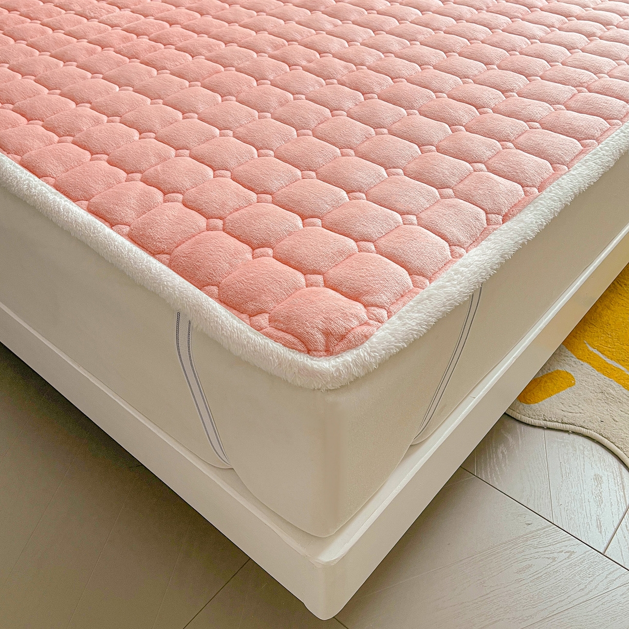 91家纺网 家纺一手货源 找家纺 眠势力 2025新款牛奶绒床垫加绒床褥子秋冬保暖珊瑚绒夹棉床护垫 粉玉