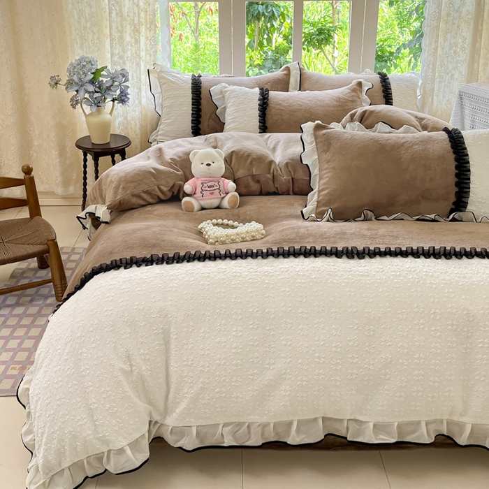 91家纺网 家纺一手货源 找家纺 艺玲家纺 2025新款牛奶绒韩版蕾丝四件套-花香梦境绒 花香梦境绒-咖色