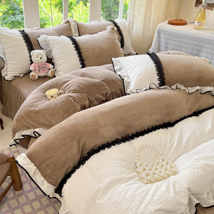 91家纺网 家纺一手货源 找家纺 艺玲家纺 2025新款牛奶绒韩版蕾丝四件套-花香梦境绒 花香梦境绒-咖色