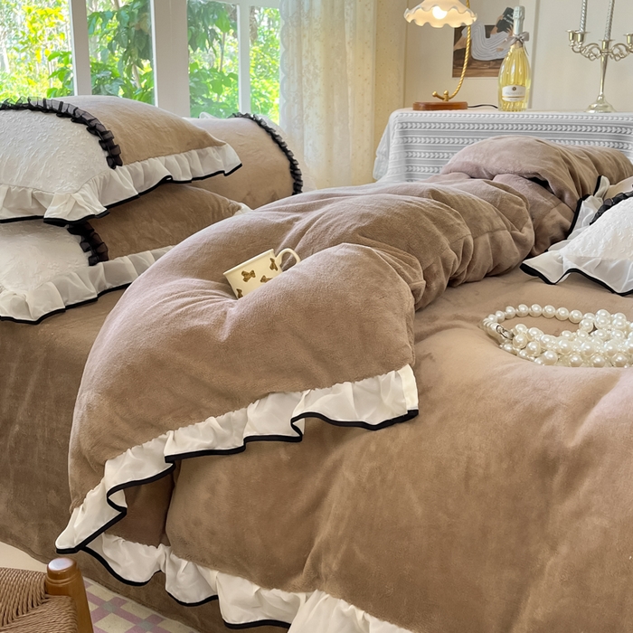 91家纺网 家纺一手货源 找家纺 艺玲家纺 2025新款牛奶绒韩版蕾丝四件套-花香梦境绒 花香梦境绒-咖色