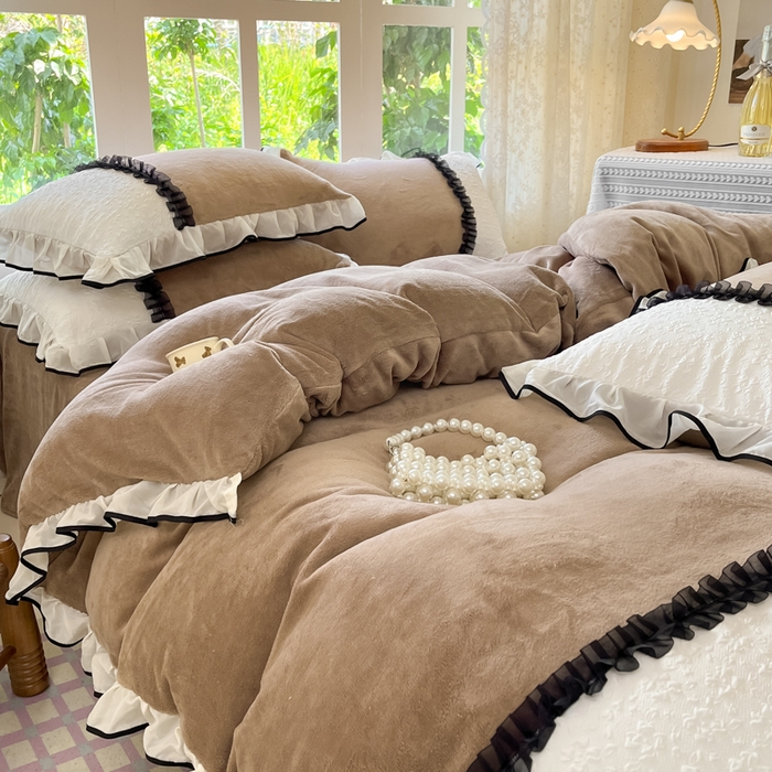 91家纺网 家纺一手货源 找家纺 艺玲家纺 2025新款牛奶绒韩版蕾丝四件套-花香梦境绒 花香梦境绒-咖色