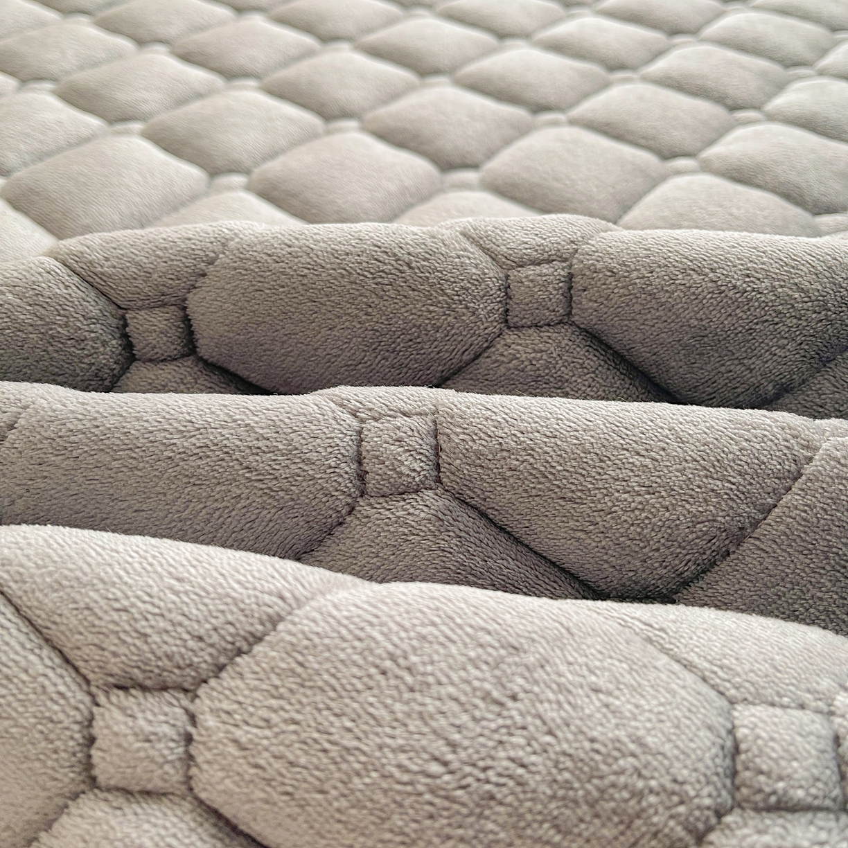 91家纺网 家纺一手货源 找家纺 眠势力 2025新款牛奶绒床垫加绒床褥子秋冬保暖珊瑚绒夹棉床护垫 高冷灰