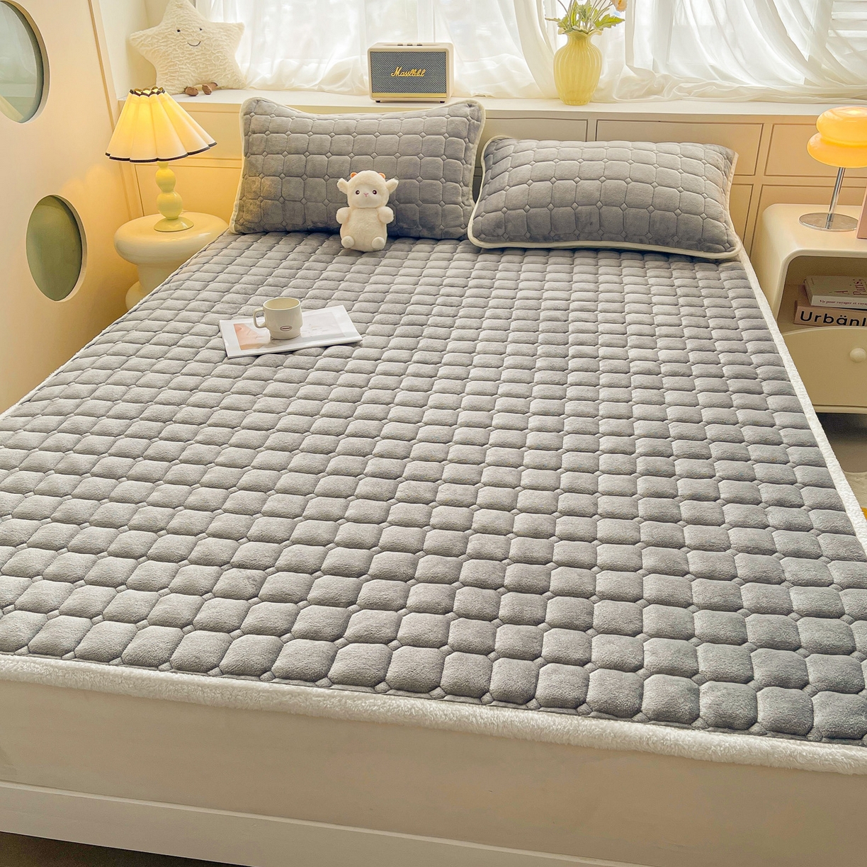 91家纺网 家纺一手货源 找家纺 眠势力 2025新款牛奶绒床垫加绒床褥子秋冬保暖珊瑚绒夹棉床护垫 高冷灰