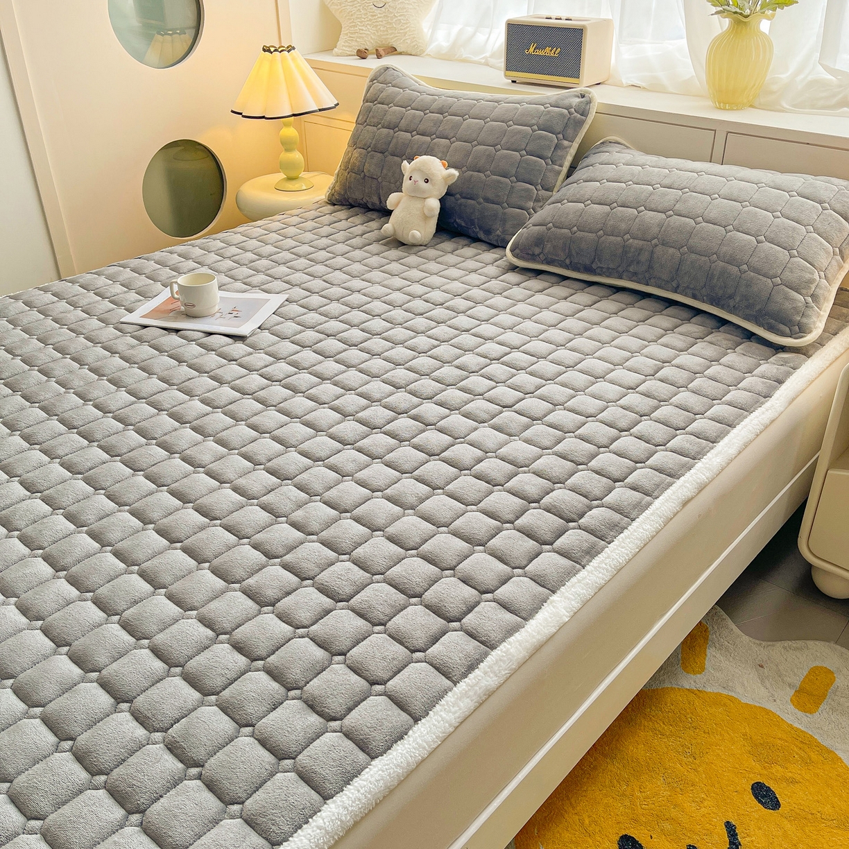 91家纺网 家纺一手货源 找家纺 眠势力 2025新款牛奶绒床垫加绒床褥子秋冬保暖珊瑚绒夹棉床护垫 高冷灰