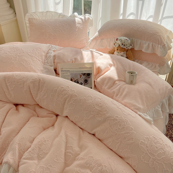 91家纺网 家纺一手货源 找家纺 （总）六巷胡同 2025新款韩版知画牡丹A类牛奶绒花边款四件套