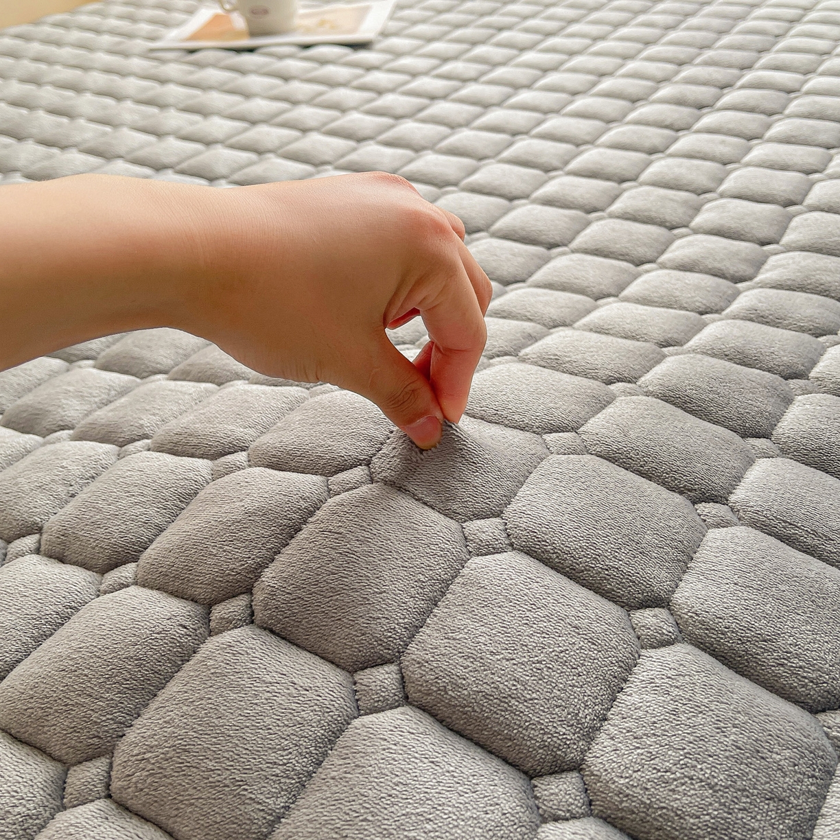 91家纺网 家纺一手货源 找家纺 眠势力 2025新款牛奶绒床垫加绒床褥子秋冬保暖珊瑚绒夹棉床护垫 高冷灰