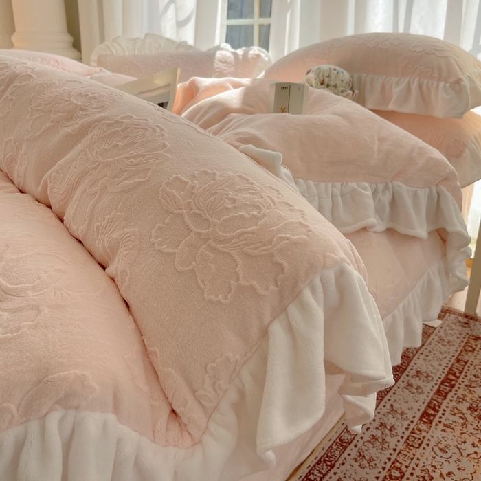 91家纺网 家纺一手货源 找家纺 （总）六巷胡同 2025新款韩版知画牡丹A类牛奶绒花边款四件套