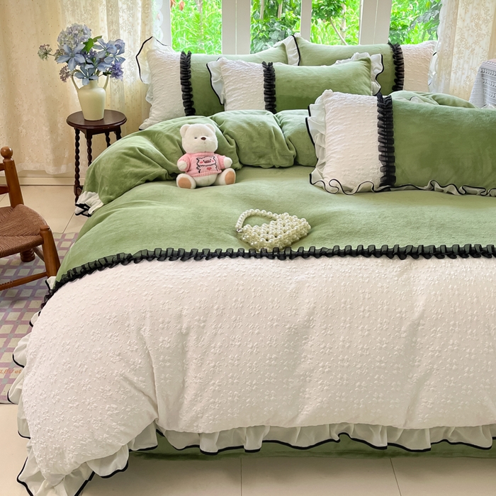 91家纺网 家纺一手货源 找家纺 艺玲家纺 2025新款牛奶绒韩版蕾丝四件套-花香梦境绒 花香梦境绒-绿色