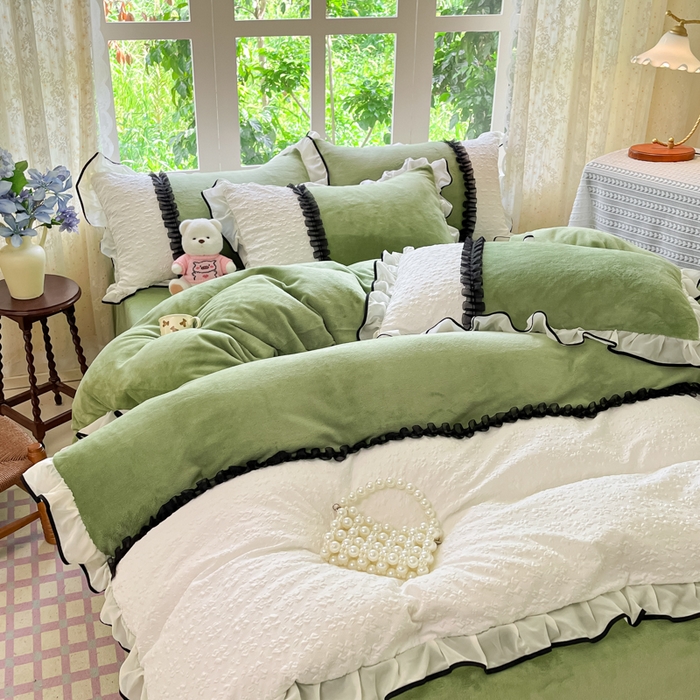 91家纺网 家纺一手货源 找家纺 艺玲家纺 2025新款牛奶绒韩版蕾丝四件套-花香梦境绒 花香梦境绒-绿色