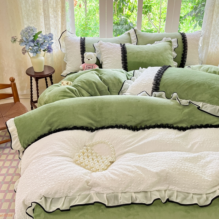 91家纺网 家纺一手货源 找家纺 艺玲家纺 2025新款牛奶绒韩版蕾丝四件套-花香梦境绒 花香梦境绒-绿色