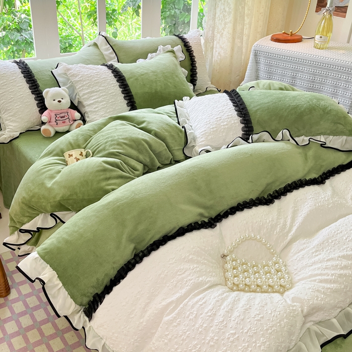 91家纺网 家纺一手货源 找家纺 艺玲家纺 2025新款牛奶绒韩版蕾丝四件套-花香梦境绒 花香梦境绒-绿色