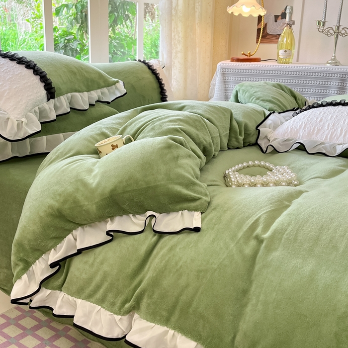 91家纺网 家纺一手货源 找家纺 艺玲家纺 2025新款牛奶绒韩版蕾丝四件套-花香梦境绒 花香梦境绒-绿色