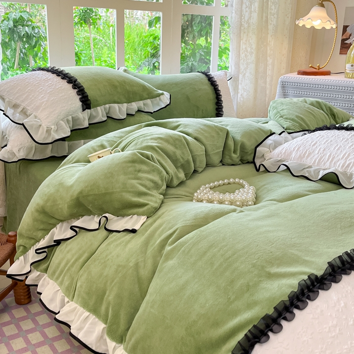 91家纺网 家纺一手货源 找家纺 艺玲家纺 2025新款牛奶绒韩版蕾丝四件套-花香梦境绒 花香梦境绒-绿色