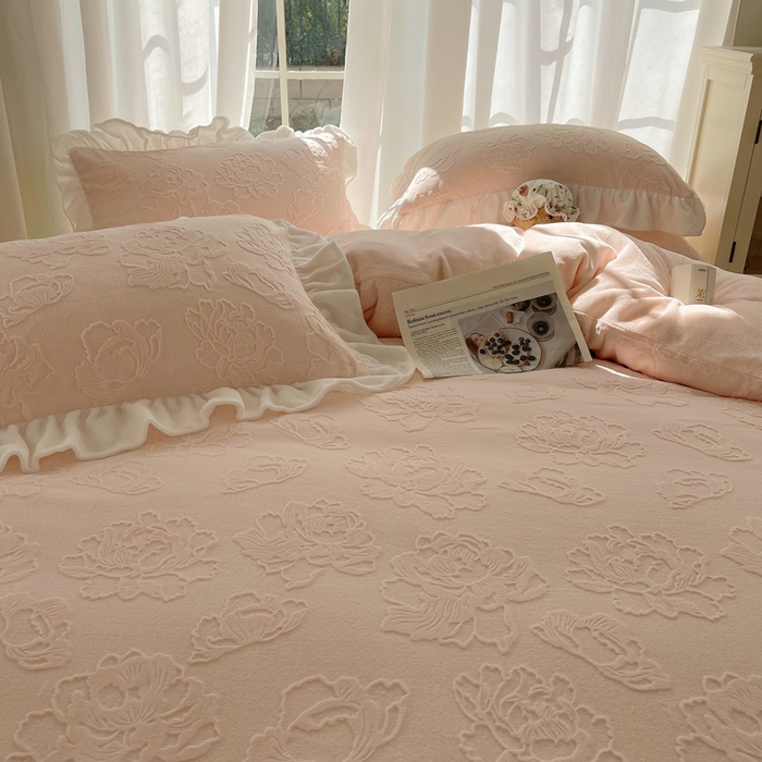 91家纺网 家纺一手货源 找家纺 六巷胡同 2025新款韩版知画牡丹A类牛奶绒花边款四件套 知画牡丹-粉