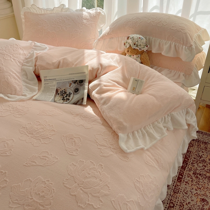 91家纺网 家纺一手货源 找家纺 六巷胡同 2025新款韩版知画牡丹A类牛奶绒花边款四件套 知画牡丹-粉